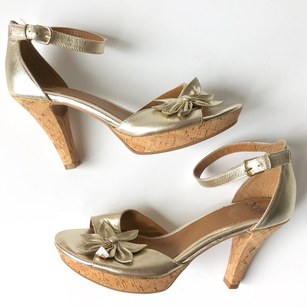 NWOB Söfft Peep Toe Metallic Leather Cork …